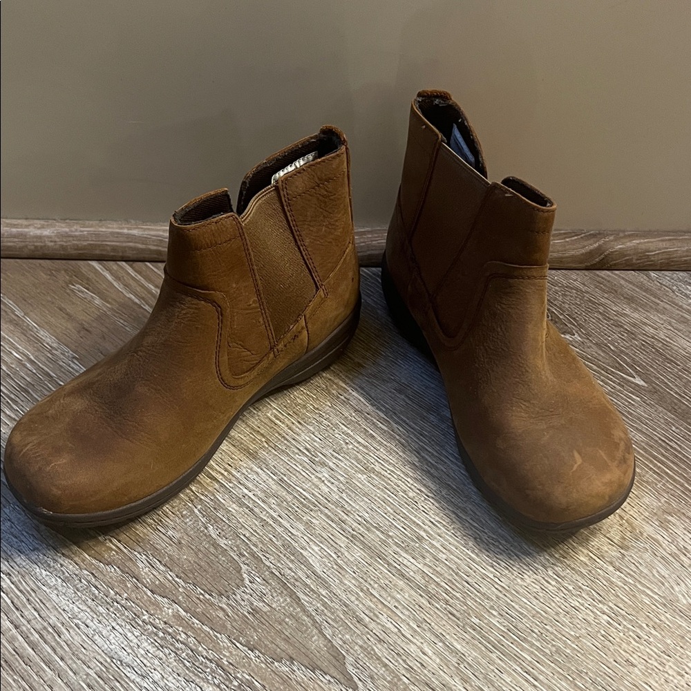 Merrell Women’s Brown Ankle Boots size 6.5